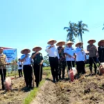 Santri Jadi Pelopor Ketahanan Pangan: Penanaman Jagung Serentak se-Jawa Timur Digelar di Ponpes Manbaul Ulum