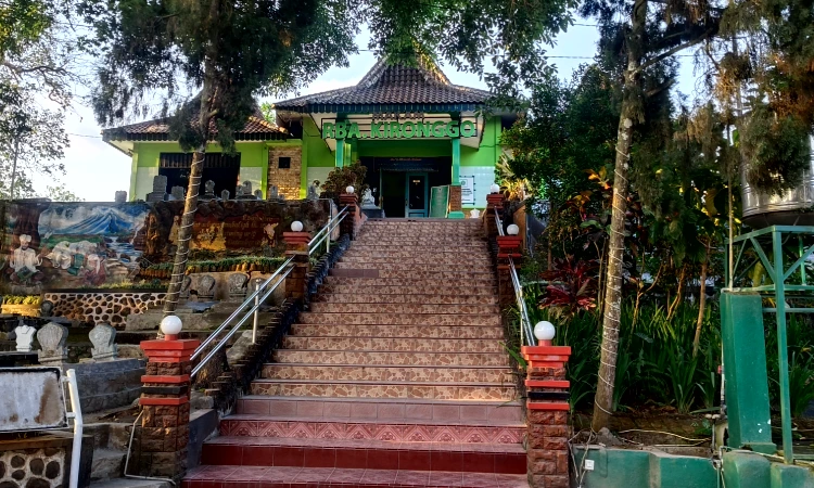 Wisata Religi Makam RBA Kironggo, Jejak Sejarah dan Spiritualitas di Bondowoso