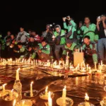 Driver Ojol Gelar Aksi Damai 1000 Lilin di Depan Mapolda Jatim