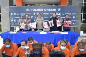 Sebanyak 20 tersangka diamankan dengan barang bukti 37,854 gram sabu dan 843 butir pil dobel L.