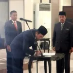 Bupati menegaskan bahwa pelantikan ini bukan sekadar seremonial, melainkan momentum penting untuk memperkuat komitmen dan penyegaran birokrasi demi kemajuan daerah.