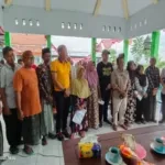 Bantuan tersebut diserahkan langsung oleh perwakilan anggota DPR RI, Nasim Khan, melalui Aurangzeb direktur NKI