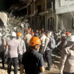 Ratusan Personel Polresta Sidoarjo Berjibaku Bersihkan Puing Bangunan Ponpes Al Khoziny