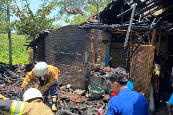 Dapur Rumah di Grujugan Lor Terbakar, Diduga Akibat Kebocoran Tabung Gas