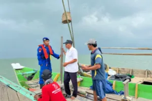 Satpolairud Polres Gresik Bongkar Dua Rumpon, Cegah Konflik Antar Nelayan di Perairan Utara