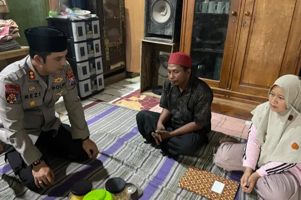 Kapolres Situbondo Tunjukkan Kepedulian, Beri Santunan untuk Keluarga Korban Ambruknya Atap Asrama Ponpes di Besuki