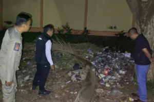 Patroli Malam Pol PP Bondowoso Ungkap Tumpukan Sampah Liar