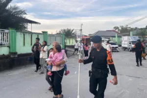 Polri Sigap Hadir Dampingi Warga Tarakan Pasca Gempa Susulan