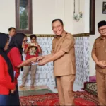 Dana Cukai untuk Rakyat! Pemkab Bondowoso Kucurkan BLT ke Buruh Rokok Tahap II