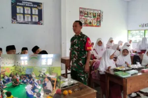 Babinsa Binakal Kawal Distribusi Makanan Bergizi Gratis, Siswa MI Nurul Falah dan KB Darul Mu’minin Terima Edukasi Kesehatan