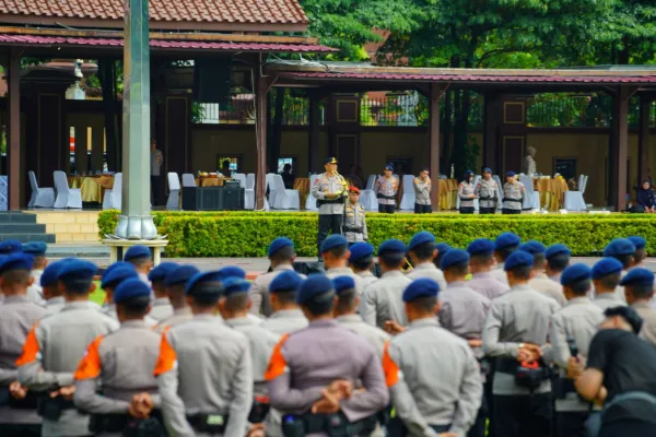 Wakapolri Lepas 1.500 Personel Polri Perkuat Misi Kemanusiaan di Aceh, Sumut, dan Sumbar