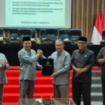 DPRD Bondowoso Setujui Dua Raperda Strategis, Bupati: Perkuat Fiskal Daerah dan Demokrasi Desa