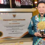 Dukung Program JKN, Bupati Bondowoso Abdul Hamid Wahid Terima Penghargaan UHC Awards 2026