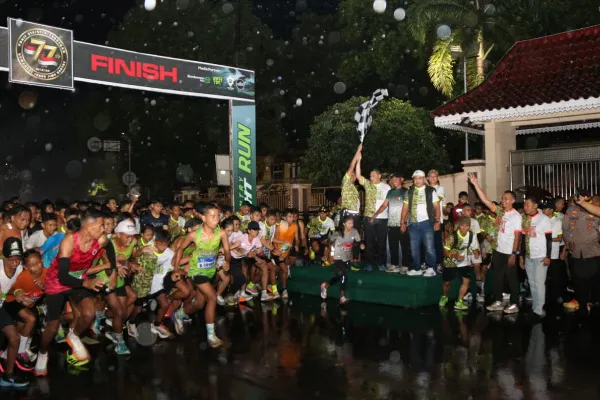 Lari di Tengah Hujan! Kapolres Bondowoso Turun Langsung Semarakkan Night Run 2026