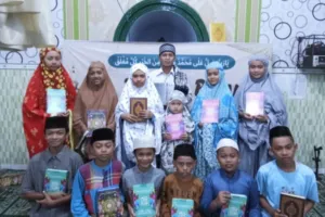 Boy Marantika Salurkan Bantuan Al-Qur’an di Musholla, Jawab Keluhan Warga