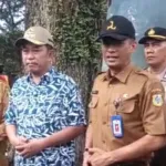 Bupati dan Wakil Bupati Bondowoso Turun Langsung Tinjau Perbaikan Jalan Rusak di Tamanan