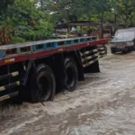 Hujan Deras Picu Banjir, Ruas Perbatasan Tapen–Klabang Bondowoso Macet Parah