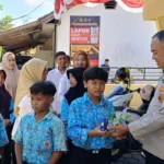 Generasi Peduli Lingkungan, Siswa SD Selolembu Serahkan Bibit Pohon ke Polsek Curahdami
