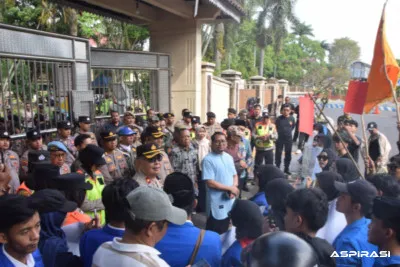 Tagih Janji Pembebasan PBB, PMII Bondowoso Kepung Kantor Pemkab: Jangan Biarkan Janji Tinggal Retorika