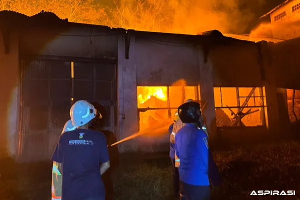 Gudang Tembakau PT Sadana Arif Nusa Dilalap Api, Damkar dan Tim Gabungan Bergerak Cepat