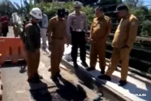 Respon Cepat! Wabup As'ad Turun Langsung ke Jembatan Koncer, Batasi Truk Demi Keselamatan Warga