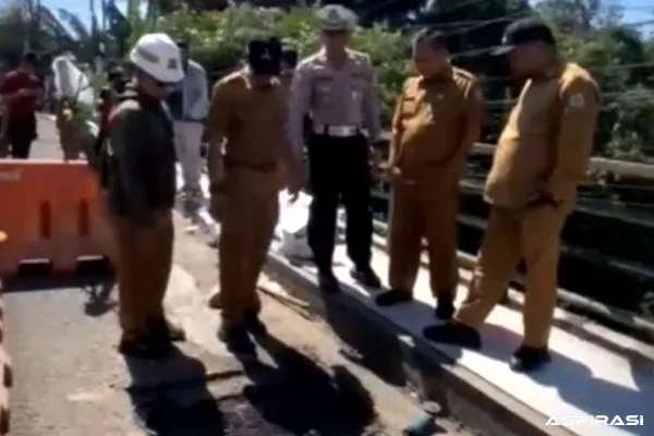 Respon Cepat! Wabup As'ad Turun Langsung ke Jembatan Koncer, Batasi Truk Demi Keselamatan Warga