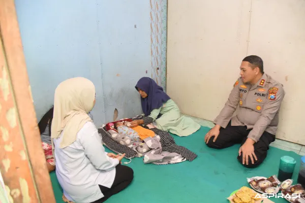 Empati Tak Bertepi, Kapolres Bondowoso Rangkul Keluarga Bayi Kembar yang Kehilangan Sang Ibu