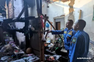 Lupa Matikan Kompor Saat Menggoreng Kerupuk, Dapur Rumah Warga Tangsil Wetan Terbakar