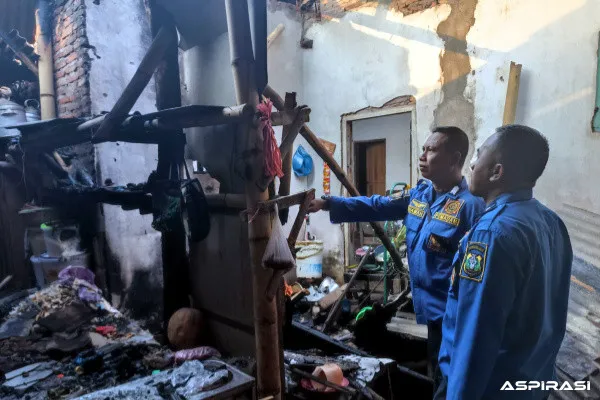Lupa Matikan Kompor Saat Menggoreng Kerupuk, Dapur Rumah Warga Tangsil Wetan Terbakar