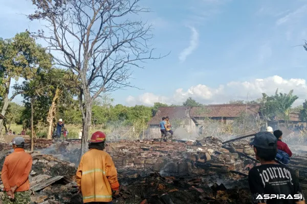 Tiga Rumah Ludes Terbakar di Botolinggo, Kerugian Ditaksir Rp150 Juta