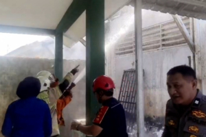 Kebakaran Gudang Kesenian SMP Wringin, Api Menjalar dari Pembakaran Sampah