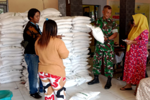 Sinergi TNI-Bulog Mengawal Beras Bantuan