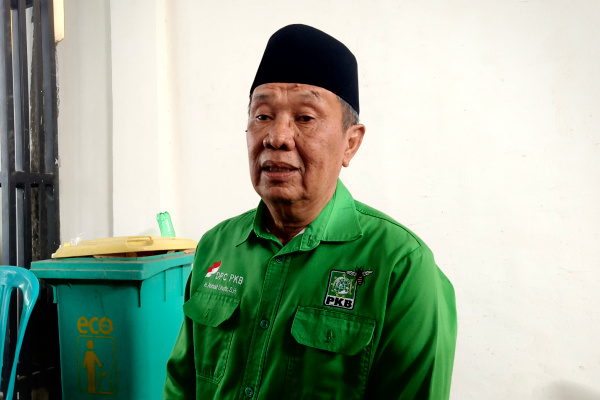 Ahmad Dhafir Sentil Pejabat Bondowoso yang Bangga Jabatan