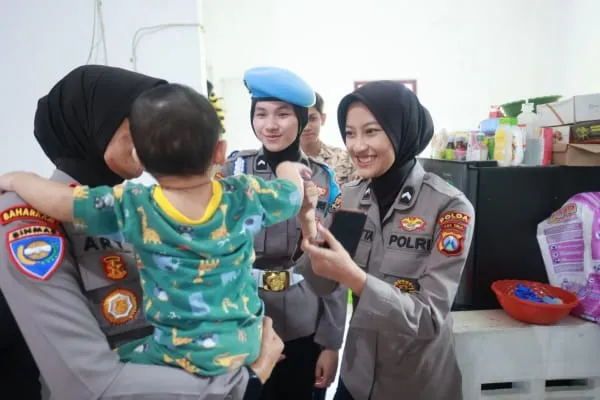 Sambut Hari Jadi Polwan ke -77 Polda Jatim Gelar Baksos di Griya Yatim