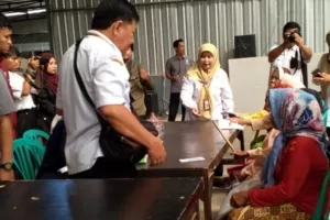 Wabup Bondowoso Tinjau Penyaluran BLT DBHCHT, Pastikan Tepat Sasaran