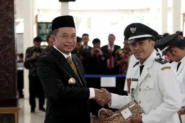 Bupati Bondowoso Kukuhkan 17 Kepala Desa, Perpanjang Masa Jabatan hingga 2027