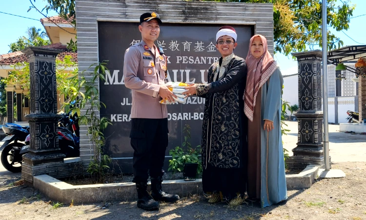 Polsek Sukosari Serahkan Bibit Jagung P40 untuk Kemandirian Pangan Pesantren Manbaul Ulum