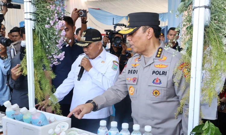 Tekan Inflasi dan Bantu Warga, Polri Gelar Pasar Murah di Malang