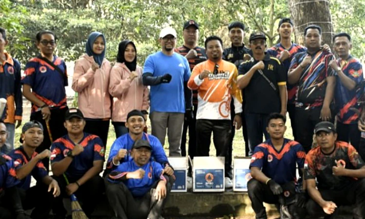 Jumat Bersih di Alun-Alun Bondowoso, Wabup Ajak Jadikan Kebersihan Sebagai Budaya