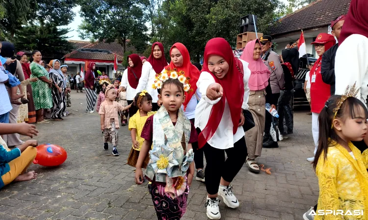 Pawai Budaya TK-KB Semarakkan HUT ke-80 RI