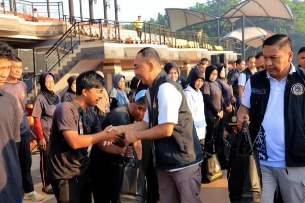 Ratusan Bansos Diberikan Kepada Masyarakat