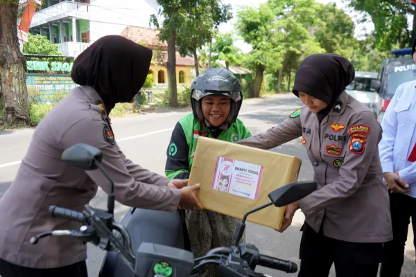 Polwan Polres Probolinggo Gelar Baksos dan Bakti Religi Sambut HUT ke-77