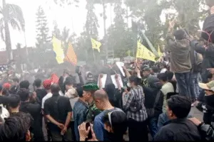 Mahasiswa Bondowoso Geruduk DPRD, Desak Transparansi Anggaran dan Dukung RUU Perampasan Aset