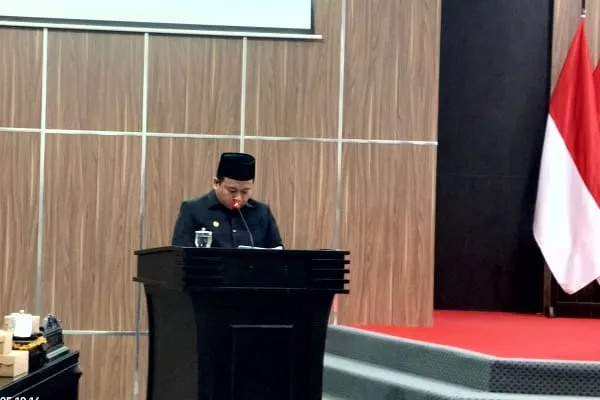 Wabup Bondowoso Sampaikan Jawaban atas Pandangan Fraksi DPRD terkait Perubahan APBD 2025