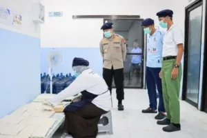 Kapolres Bojonegoro menekankan pentingnya pengawasan ketat terhadap proses pengolahan makanan.