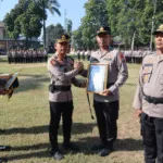 Kapolres Bondowoso Anugerahkan Penghargaan untuk 18 Anggota Berprestasi