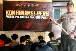 Polisi Ringkus 9 Remaja Gangster Bentrok di Kalilom Lor Surabaya