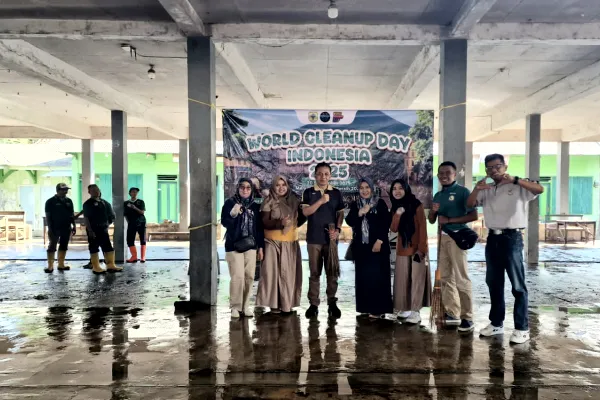 Gerakan Bersama Aksi Bersih di Pasar Ikan Kotakulon Kumpulkan 150 Kg Sampah