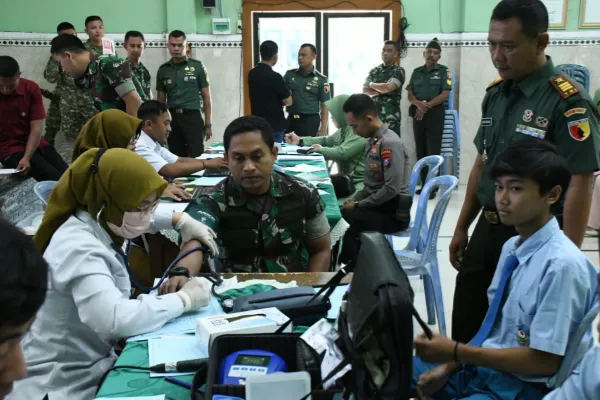 HUT TNI ke-80, TNI-Polri dan Warga Bondowoso Kompak Donor Darah