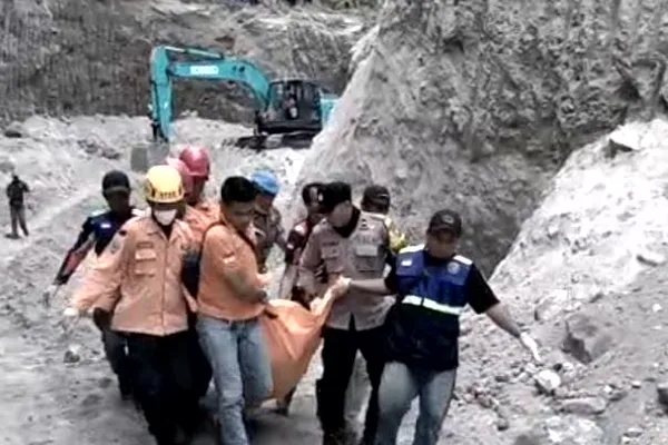 Tragedi Longsor Tambang Trosono, Tim SAR Gabungan Evakuasi Sopir Truk hingga Tewas Tertimbun